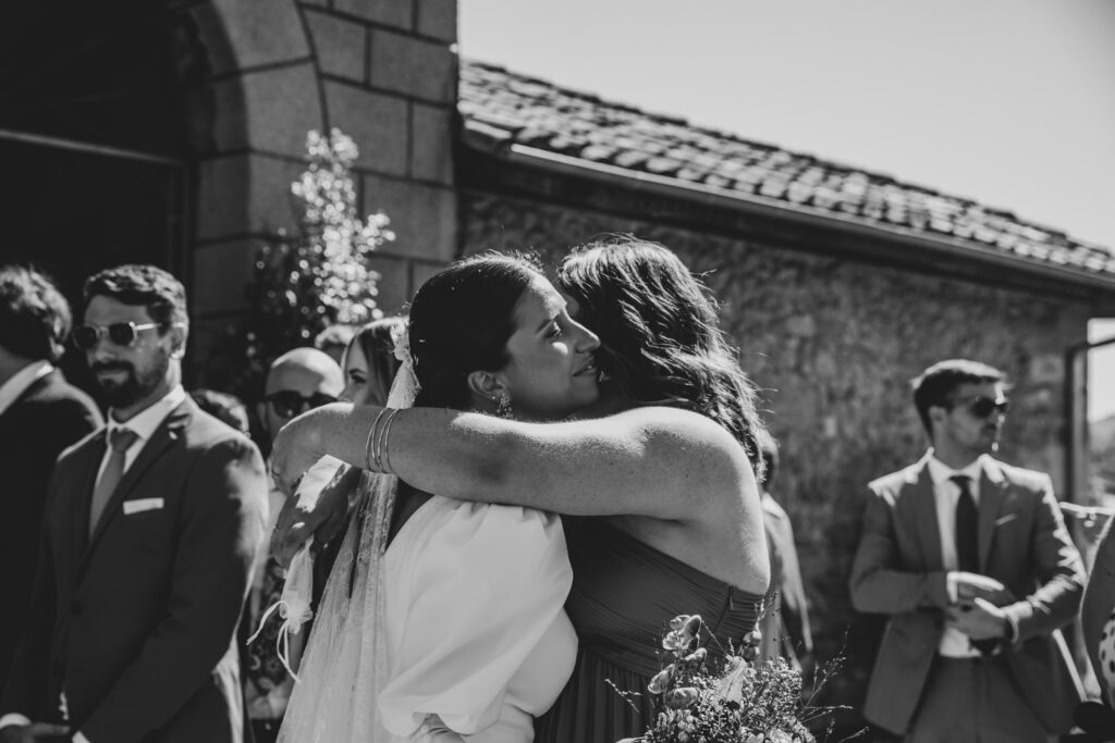 Boda-palacio-valdesoto-asturias novia guapa saliendo de la iglesia