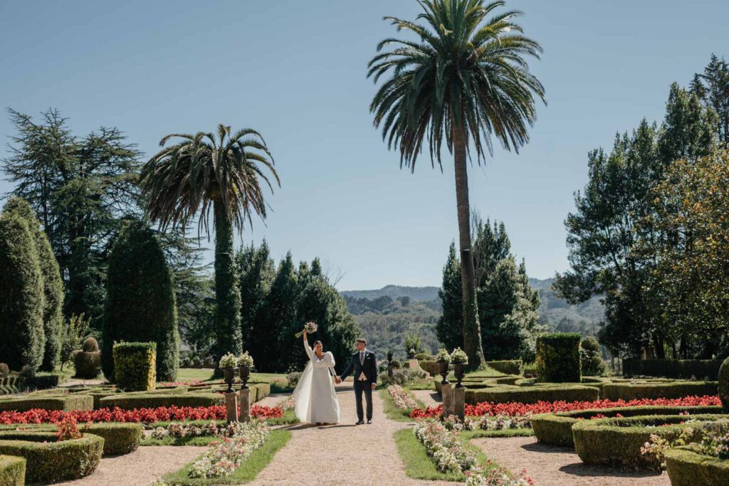 Boda-palacio-valdesoto-asturias novios en jardines de valdesoto