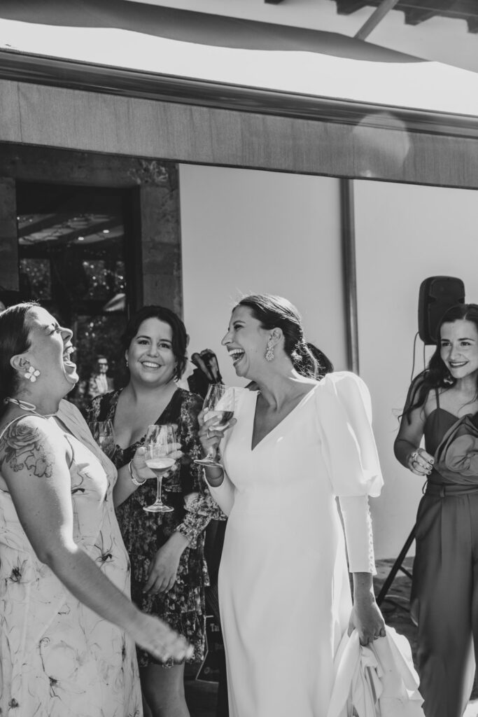 Boda-palacio-valdesoto-asturias amigas de la novia alegres