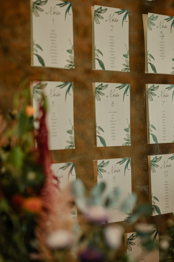 Boda-palacio-valdesoto-asturias detalle del seating en una boda en el palacio de valdesoto