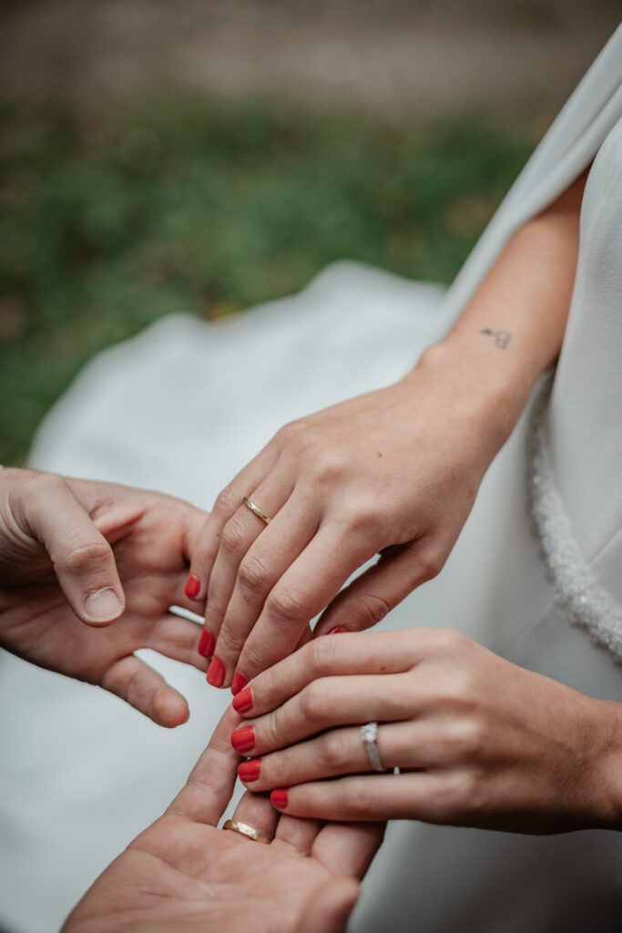 Fotografo-boda-asturias alianzas de boda de oro