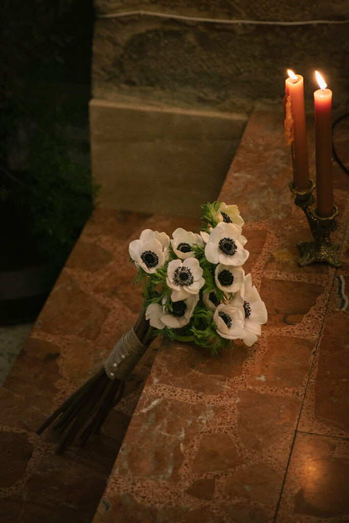 ramo de novia con anémonas