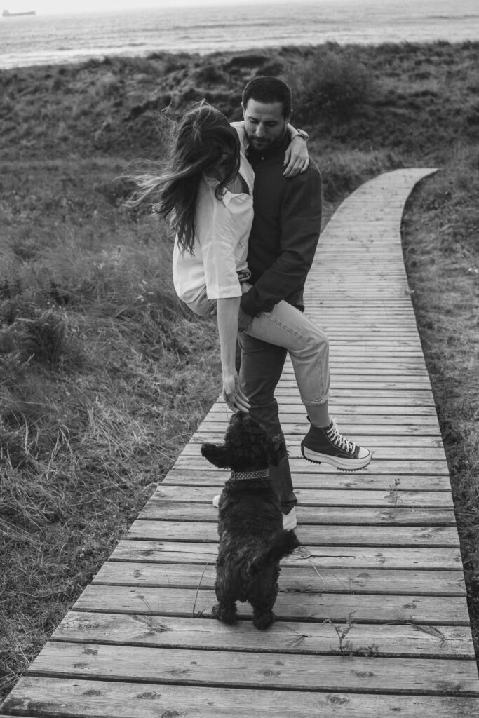 novios de boda al atardecer en asturias
