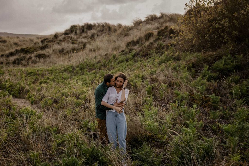 novios de boda al atardecer en asturias
