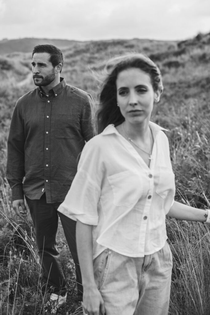 novios de boda al atardecer en asturias