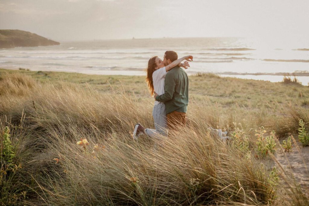 novios de boda de estilo natural