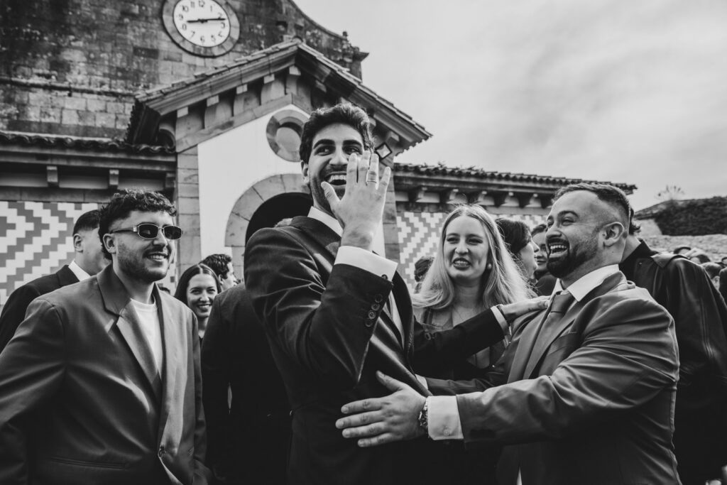 arroz-iglesia-oviedo salida de ceremonia en oviedo