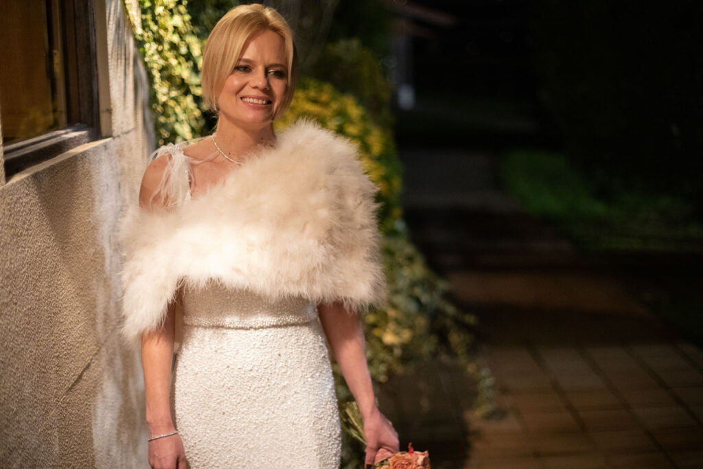 vestido de novia con lentejuelas para boda elegante
