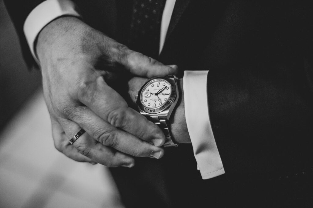 reloj de un novio elegante