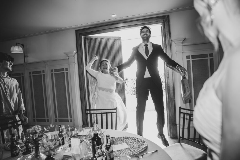 boda-palacio-luces-asturias entrada de los novios animada