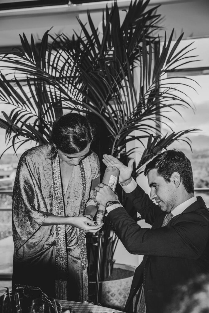 boda-palacio-luces-asturias invitados de fiesta en una boda