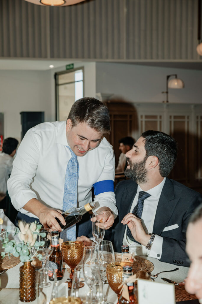 boda-palacio-luces-asturias invitados de fiesta en una boda