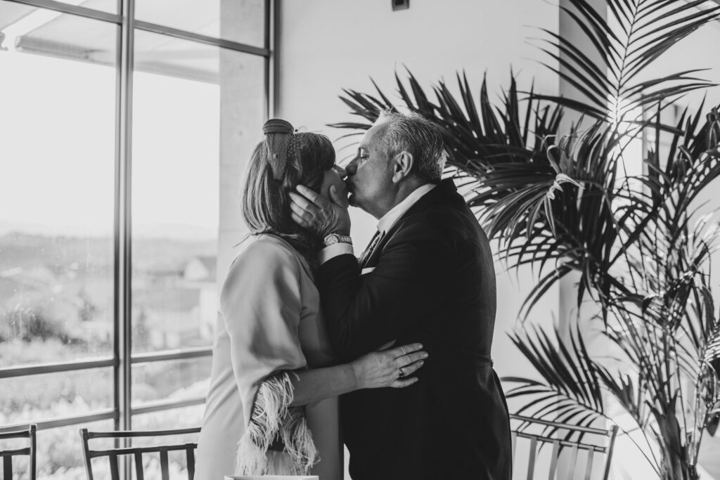 boda-palacio-luces-asturias invitados emocionados en una boda en asturias