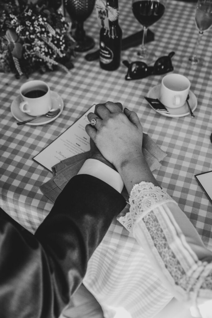 boda-palacio-luces-asturias invitados emocionados en una boda en asturias