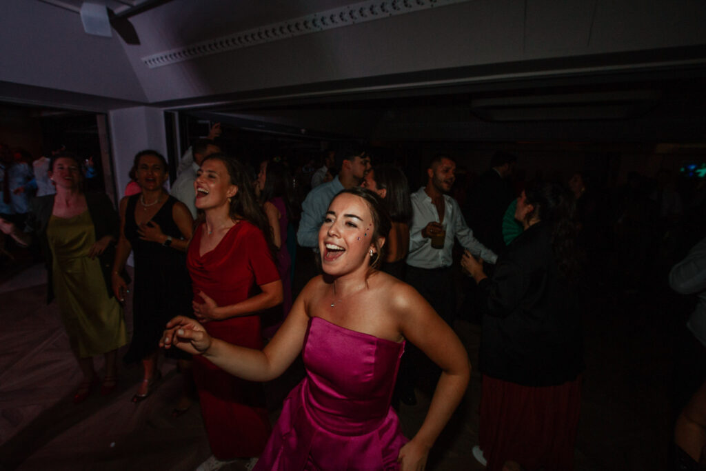 boda-palacio-luces-asturias invitados de una boda dandolo todo