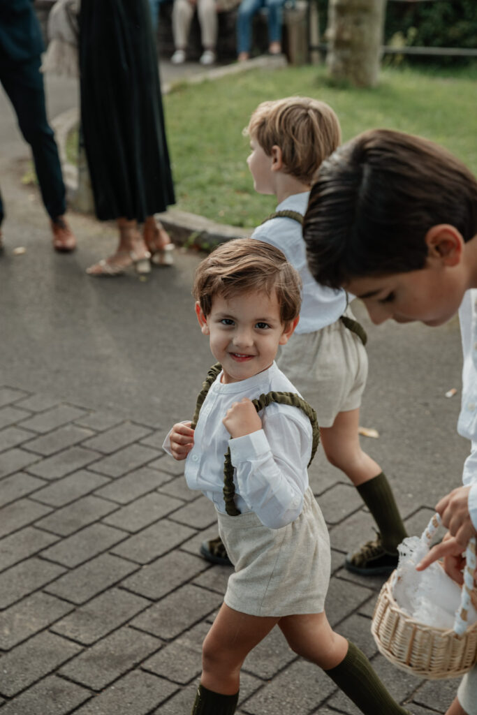 boda-palacio-luces-asturias niño de arras en boda