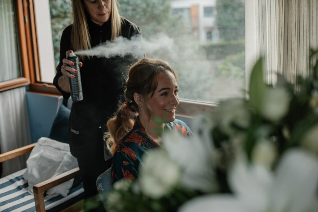 boda-palacio-luces-asturias novia peinandose