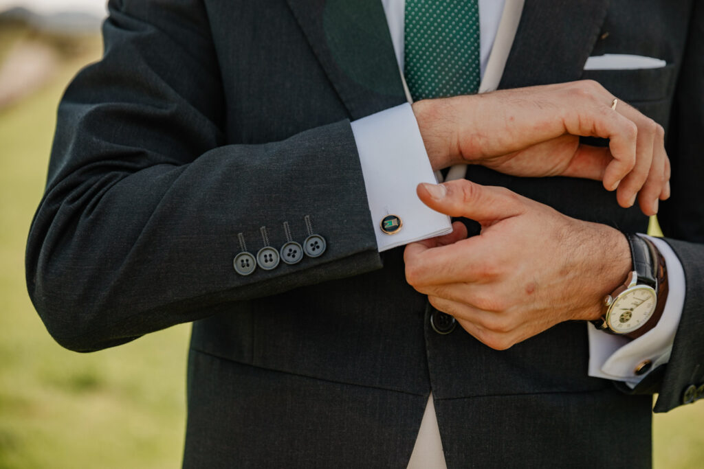 boda-palacio-luces-asturias traje de novio elegante