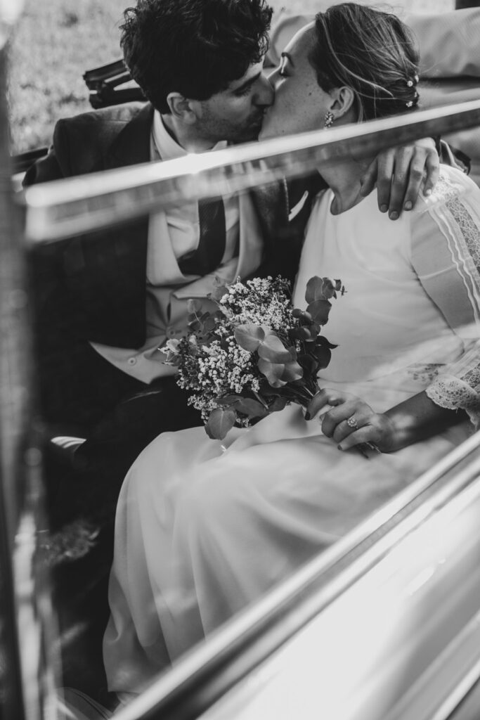 boda-palacio-luces-asturias pareja de novios en el palacio de luces
