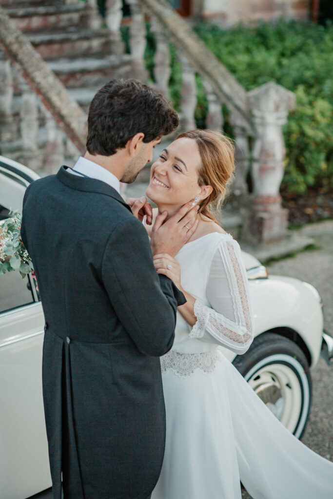 boda-palacio-luces-asturias pareja de novios en el palacio de luces