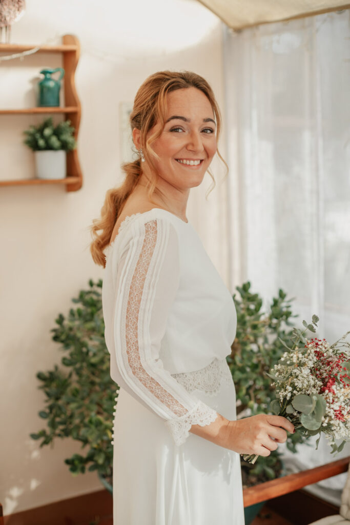 boda-palacio-luces-asturias novia de otoño con vestido de manga larga