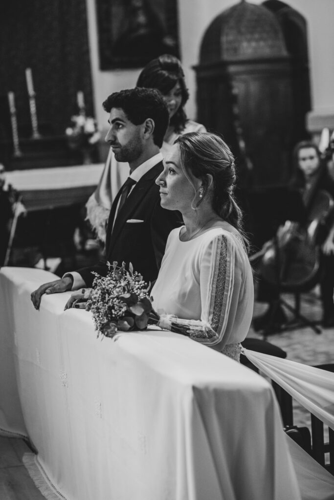 boda-religiosa-aviles novios en boda religiosa