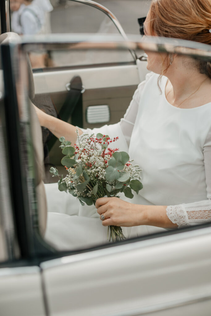 boda-ribadesella-asturias novia en coche clasico