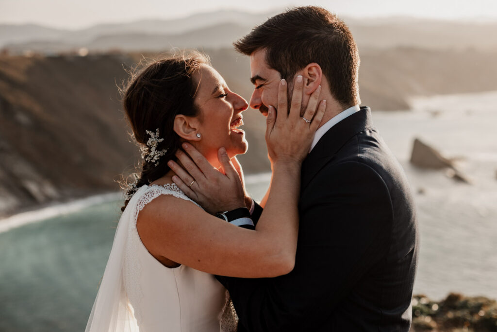 fotografo-boda-natural-asturias novios besandose en su boda