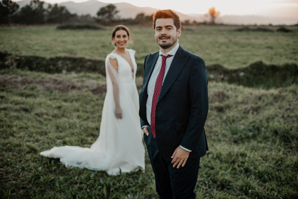 fotografo-boda-natural-asturias novios en un atardecer en asturias