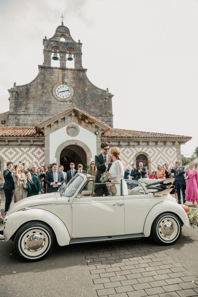 iglesia-boda-llanes arroz en ceremonia en llanes