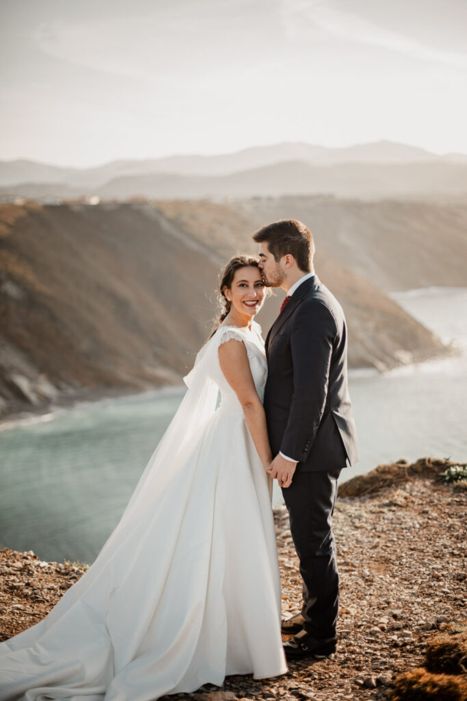 postboda-mar-asturias novios en un atardecer en asturias