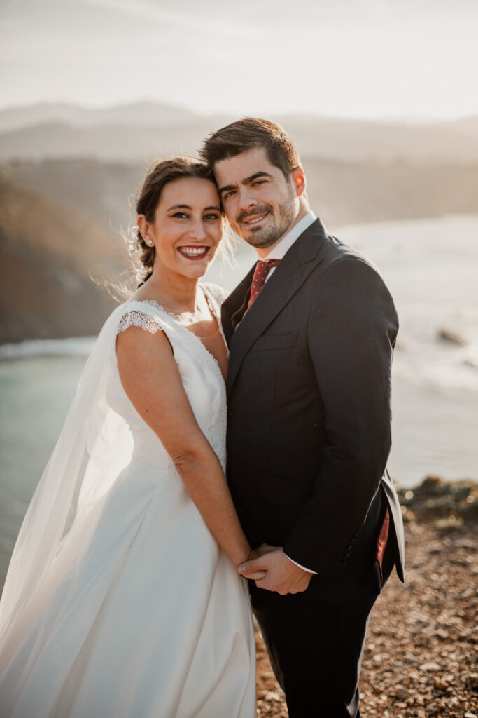 postboda-mar-asturias novios en un atardecer en asturias